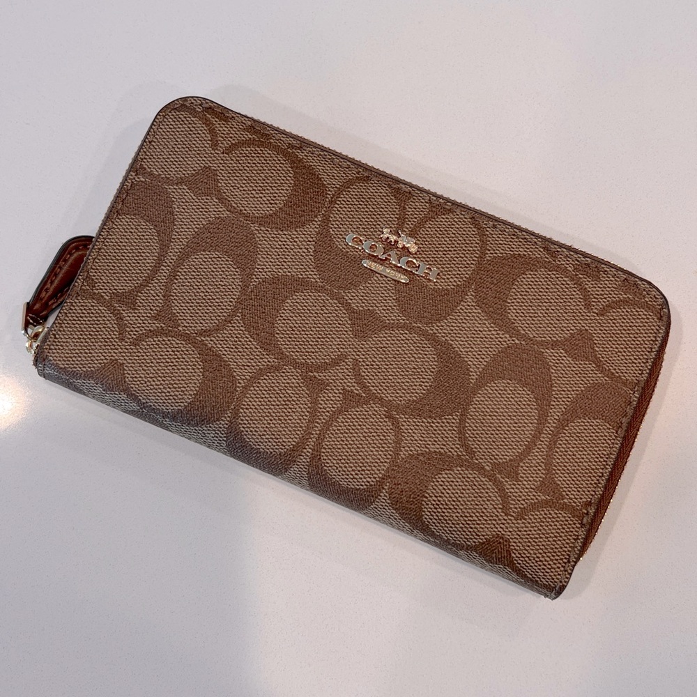 Coach Medium ID Zip Wallet